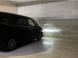 LEDヘッドランプです。十分な明るさを保ちつつも消費電力が少なく、バルブ寿命も長いのが特徴です。瞬時にMAXの光量を発揮するのもLEDならではです。