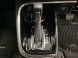 「e:HEV」は、モーター走行を中心にしながら電気エネルギーやエンジン動力を最も効率よく使い分けることができる賢いハイブリッドシステムです。サイドブレーキはスイッチ操作の電子制御パーキングブレーキです