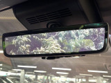 【デジタルインナーミラー】後席の大きな荷物や同乗者で後方が確認しづらい時でも安心!カメラが撮影した車両後方の映像をルームミラー内に表示。クリアな視界で状況の確認が可能です!