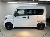スライドドアなら狭い駐車場でもドアをぶつける心配がありません。ステップが低く乗り降りもしやすいです。