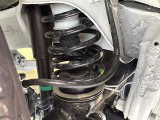 お車を安心してお乗りいただく為には、足回りの定期点検が欠かせません。サービスサポート(有償保証)では無料点検もご提供しており、安心のカーライフをお過ごしいただけるサポート体制が整っています。