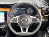 【純正革巻きステアリング】上質な革を使用することで、手にしっかり馴染みとても運転しやすいハンドルです♪
