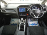 運転にかかわる様々な操作を安全に行えるように視点移動が少なく、操作性に配慮されたスイッチ類が凝縮されたコクピットです。