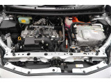 エンジンルームの樹脂部分は丁寧に磨いてツヤをだしています。当社の中古車のエンジンルームクリーニングはとても自信があります★