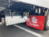 ボディー運転席側後方にステンレス製の工具箱が付いています。