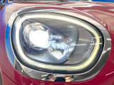 ●LEDヘッドライト:夜間走行時も良好な視界を確保し安心して運転できる高輝度LEDヘッドライトを装備!点灯速度が早く、消費電力も抑えられています。
