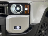 【LEDヘッドライト】悪天候や夜間走行時も良好な視界を確保し安心して運転できる高輝度LEDヘッドライトを装備!点灯速度が早く、消費電力も抑えられています。