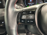 ステアリングにオーディオ操作スイッチが付いています。オーディオ画面に直接タッチしなくても操作が出来ますので、運転に集中できます。