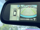 車を真上から見ているように、周囲の状況を把握しながら安心して駐車が行えるアラウンドビューモニター!