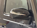 視認性が高い純正ミラーを採用しております。安全に運転が出来る様、一つ一つの部品に拘っているのがメルセデス・ベンツです。