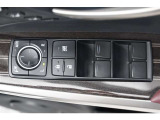 スイッチ一つで窓を開け閉めできるパワーウィンドウスイッチです。