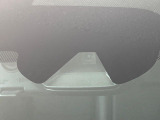 【エマージェンシーブレーキ】走行中に前方の車両等を認識し、衝突しそうな時は警報とブレーキで衝突回避と被害軽減をアシスト。より安全にドライブをお楽しみいただけます。