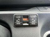 運転席から後席のスライドドアの開閉も可能です!!