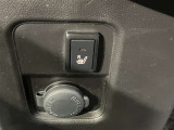 こちらシガーソケットになります。給電ポートとしてご使用ください!