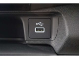USBオーディオ用ソケットがついていますので携帯電話などを接続すれば音楽等の再生が可能です!