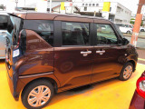 車両右側面からの写真になります。車をご覧になりたい時はお気軽に最寄りの店舗へご相談下さい。