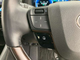 運転中、オーディオの操作をしてて、ハッとしたことはありませんか?ステアリングスイッチは、運転中でもハンドルでオーディオの操作が可能です。安全なドライブをサポートします。