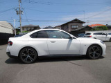 新車登録から7年目まで、最長4年間の走行距離無制限保証をご用意。ご購入後も安心が長く続きます。