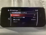 フォワードセンシングカメラで認識した交通標識をディスプレイに表示し、交通標識の見落とし防止を図り、安全運転を支援します。