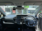 すっきりとまとめられたインパネ周り。運転操作もしやすいです。取り回しの良さで普段のお買い物から街乗りまでピッタリの車ですよ。