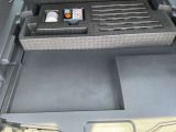 パンク修理剤とエアーコンプレッサーと車載工具も完備!!