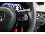 Hondaセンシングの機能のひとつ、アダプティブクルーズコントロール付!アクセルから足を離しても設定したスピードと前車との車間を保ち走行してくれます!車線維持もアシスト☆高速道路で疲労軽減ですね☆