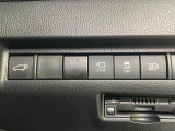 【パワーバックドア】スマートキーや運転席のボタンを押すだけでリアゲートが自動で開閉します!荷物を持っている時や、高い位置にあるバックドアを閉める際に便利な機能です♪