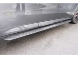 電動サイドステップを装備しております。女性やお子様にも乗降しやすくなっております。