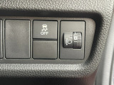 運転席右側に横滑り防止【VSA】のスイッチとヘッドライトのレベライザーがついています。