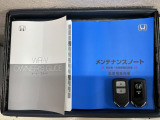 スマートキーは鍵をバッグに入れたままでもドアロックの開閉やエンジンのON・OFFができます。夜間や雨の日も鍵を探さなくて良いので便利です。