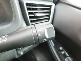高速道路のトンネル通過等で重宝するオートライト機能付です。