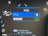 【プリクラッシュセーフティ】前方の車両等を検知し、衝突しそうな時は警報で注意を促し、ブレーキを踏む力をサポート。ブレーキを踏めなかった場合は衝突被害軽減ブレーキが作動、衝突回避をサポートします。
