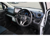 前席全体 目線も高く広い視界で安心して運転することができますね!