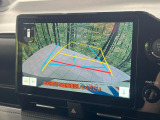 【バックカメラ】駐車時に後方がリアルタイム映像で確認できます。大型商業施設や立体駐車場での駐車時や、夜間のバック時に大活躍!運転スキルに関わらず、今や必須となった装備のひとつです!
