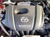 「SKYACTIV-G(ガソリン)」は、規格外の高圧縮を実現し、世界のエンジン技術者に驚きを与えました。さらに、それを維持したままノッキングの発生を抑え、熱効率を向上、走りにも寄与したエンジンです。