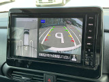 空から車を見たような「アラウンドビューモニター」!車の周りが一目で確認できるので、小さなお子様や障害物があっても安心して乗ることができます。