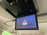 【フリップダウンモニター】家族や友人とお出かけする機会が多い方に大人気のフリップダウンモニター!大画面モニターで車内はエンタメ空間!退屈しがちな長距離ドライブも楽しい時間に変わります!