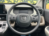 インテリアに合わせたデザインのステアリングは、運転される方のことも考え、運転しやすい形状、大きさです。是非一度、実際に触ってお確かめください。