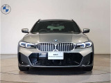 ☆BMWの代名詞とも言える【キドニーグリル】一目見ただけでBMW車であると認識できる確固たるアイコンとして存在感を放ちます☆