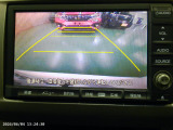 バックカメラの画像です。ガイドラインがスムースな車庫入れをサポートいたします。車庫入れの安心感がアップしますね。