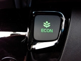 葉っぱマークのECONスイッチ。スイッチをONにするだけで、エンジンやエアコンなどを協調制御。燃費の向上に貢献します。