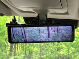 【デジタルインナーミラー】後席の大きな荷物や同乗者で後方が確認しづらい時でも安心!カメラが撮影した車両後方の映像をルームミラー内に表示。クリアな視界で状況の確認が可能です!