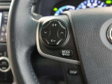 便利なステアリングスイッチ付きでナビに目をやらなくても音量調整等が可能です。