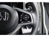 Hondaセンシングの機能のひとつ、アダプティブクルーズコントロール付!アクセルから足を離しても設定したスピードと前車との車間を保ち走行してくれます!車線維持もアシスト☆高速道路で疲労軽減ですね☆