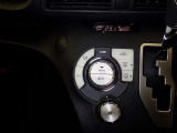 オートエアコン付きなので一度、気温を設定すれば自動的に過ごし易い温度に調整してくれますよ。 車内をいつでも快適空間にしてくれます。