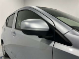 電動格納ドアミラー。