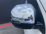 ウィンカー付きドアミラーもついています。