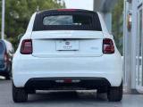 FIATのモノグラムが入ったキャンバストップ