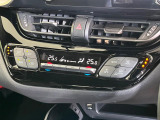 【左右独立型フルオートエアコン】運転席と助手席でそれぞれお好みの温度に設定可能。同乗者にも配慮した、快適な空調をお届け致します。
