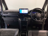 【前方視界】開放的な前方視界!運転がしやすく疲れにくいです♪窓が大きく、見通しがとっても良いおクルマですよ♪